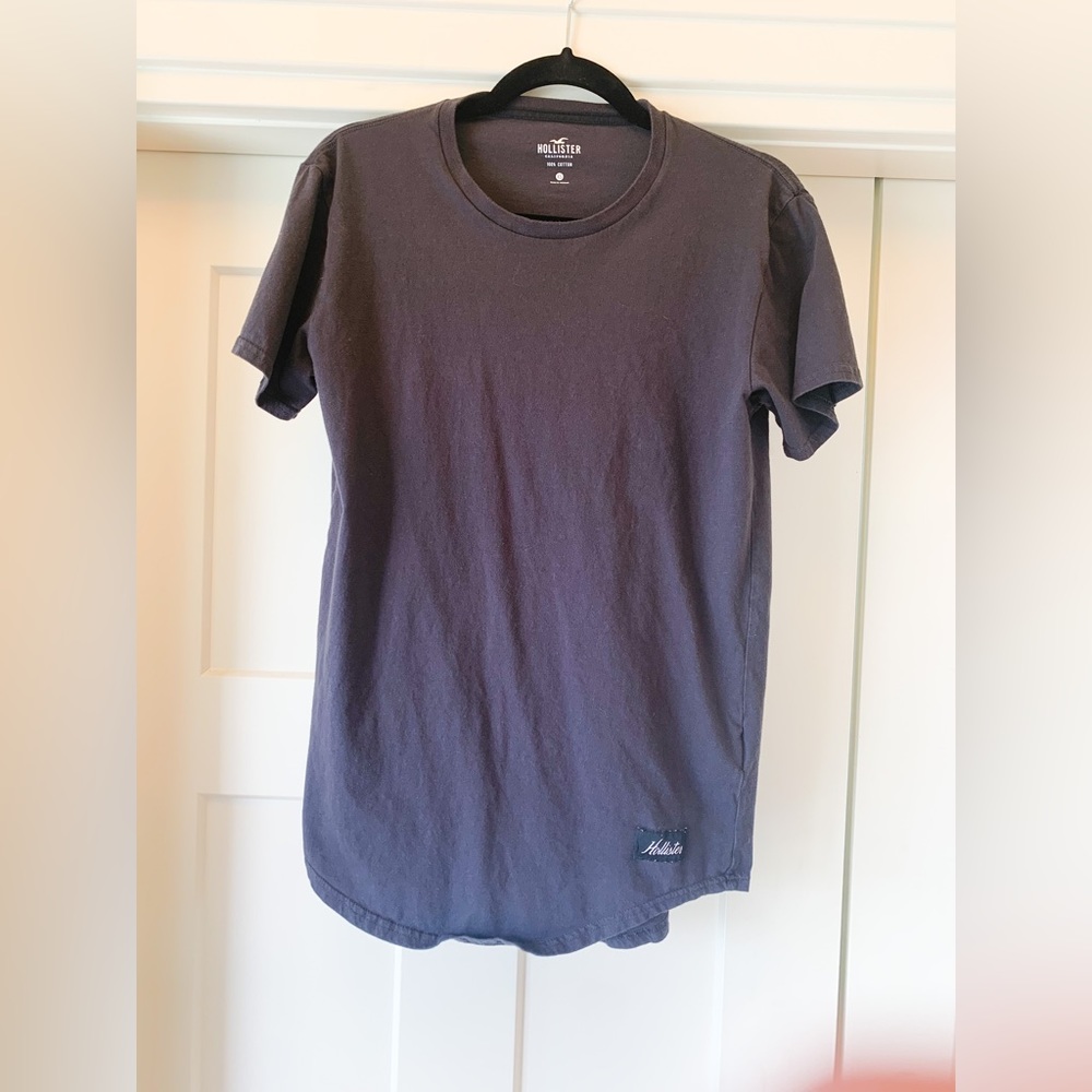 Black Hollister tee shirt